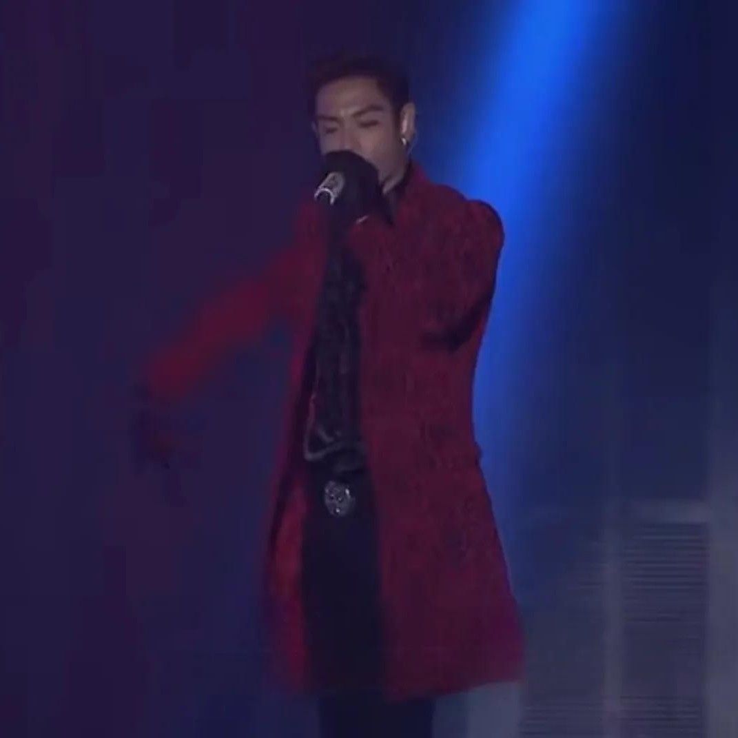 Behind-the-scenes cut of T.O.P
