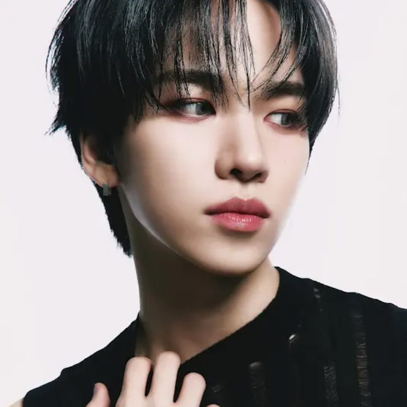 Behind-the-scenes cut of Hanjun (n.SSign)