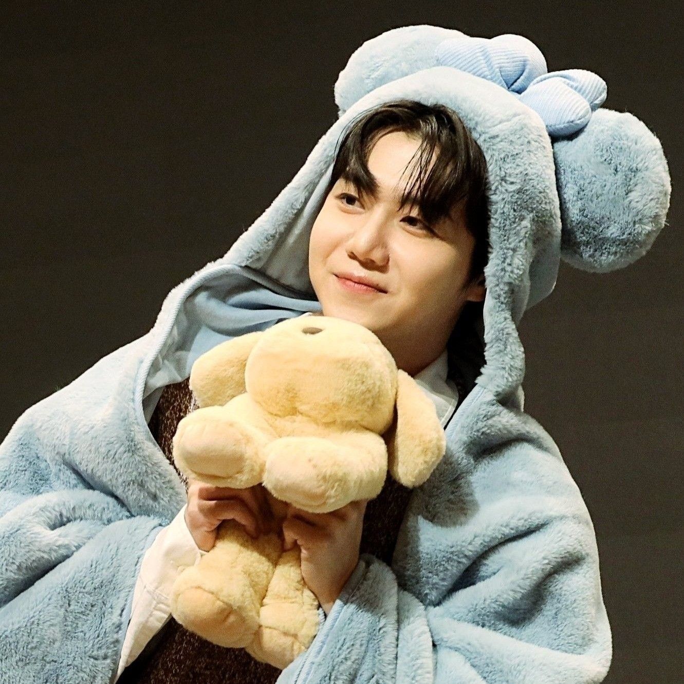 Recent activity shot of Jinho (PENTAGON)