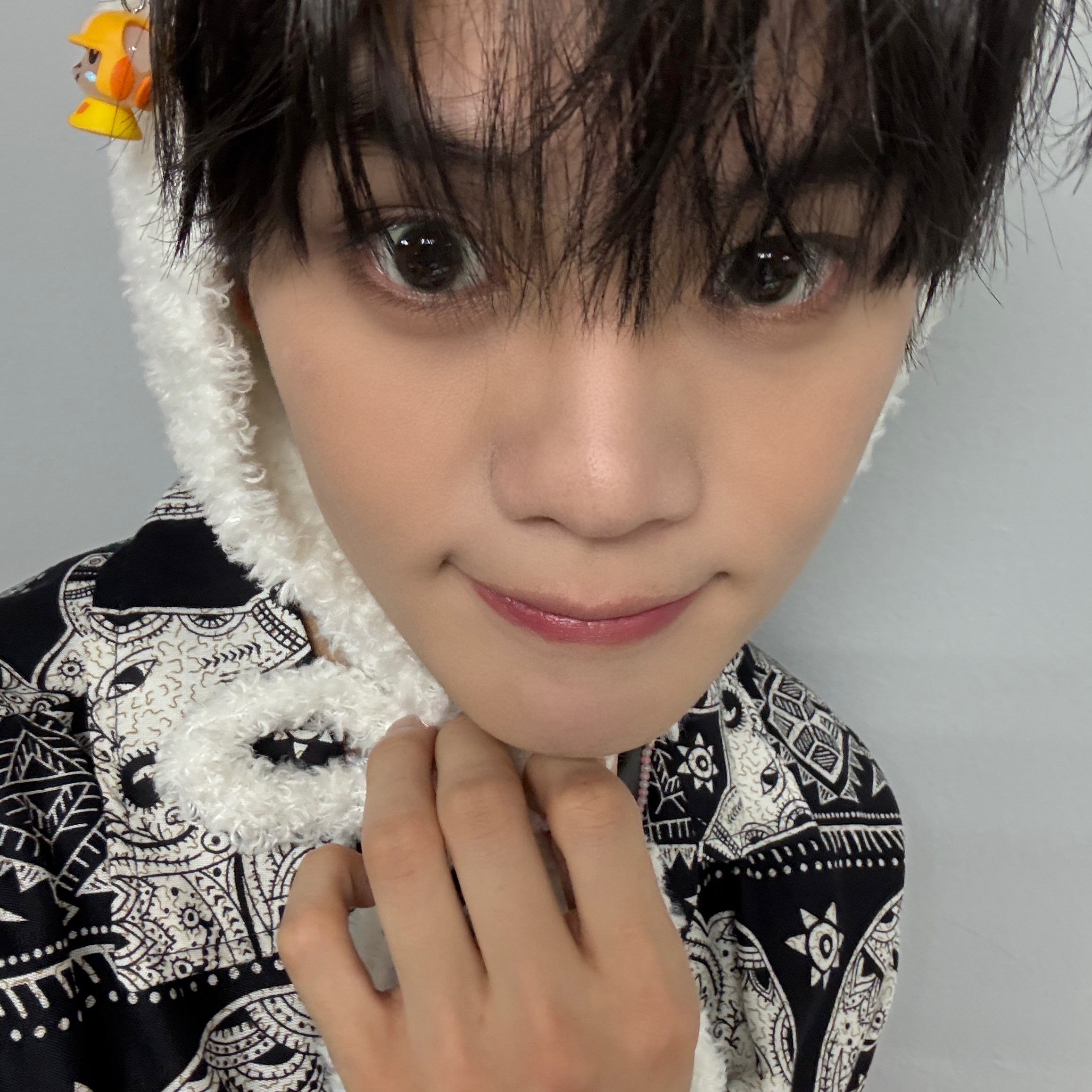 Recent activity shot of Kim Gyuvin (ZEROBASEONE)