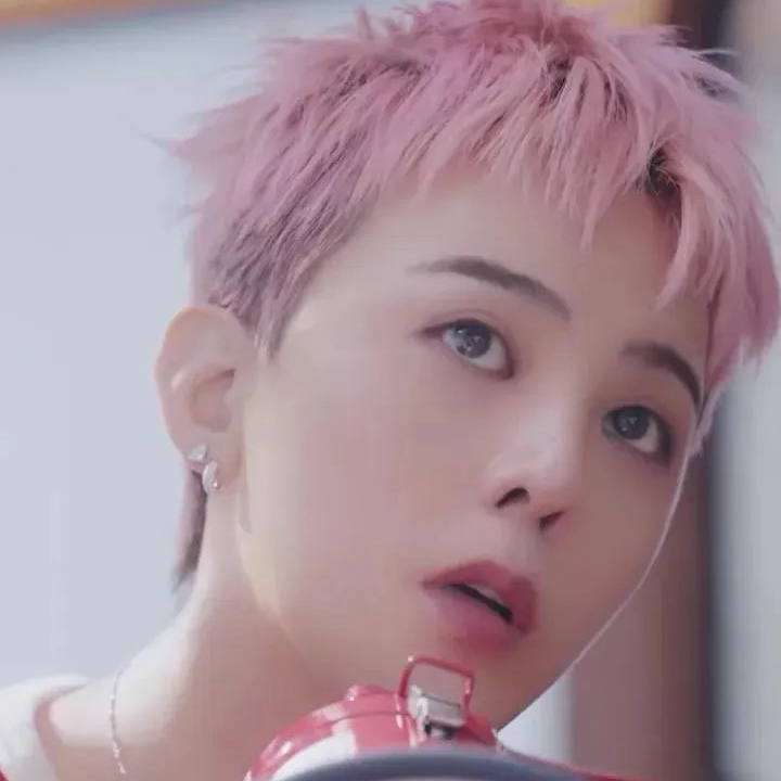 Latest photo of G-DRAGON (BIGBANG)