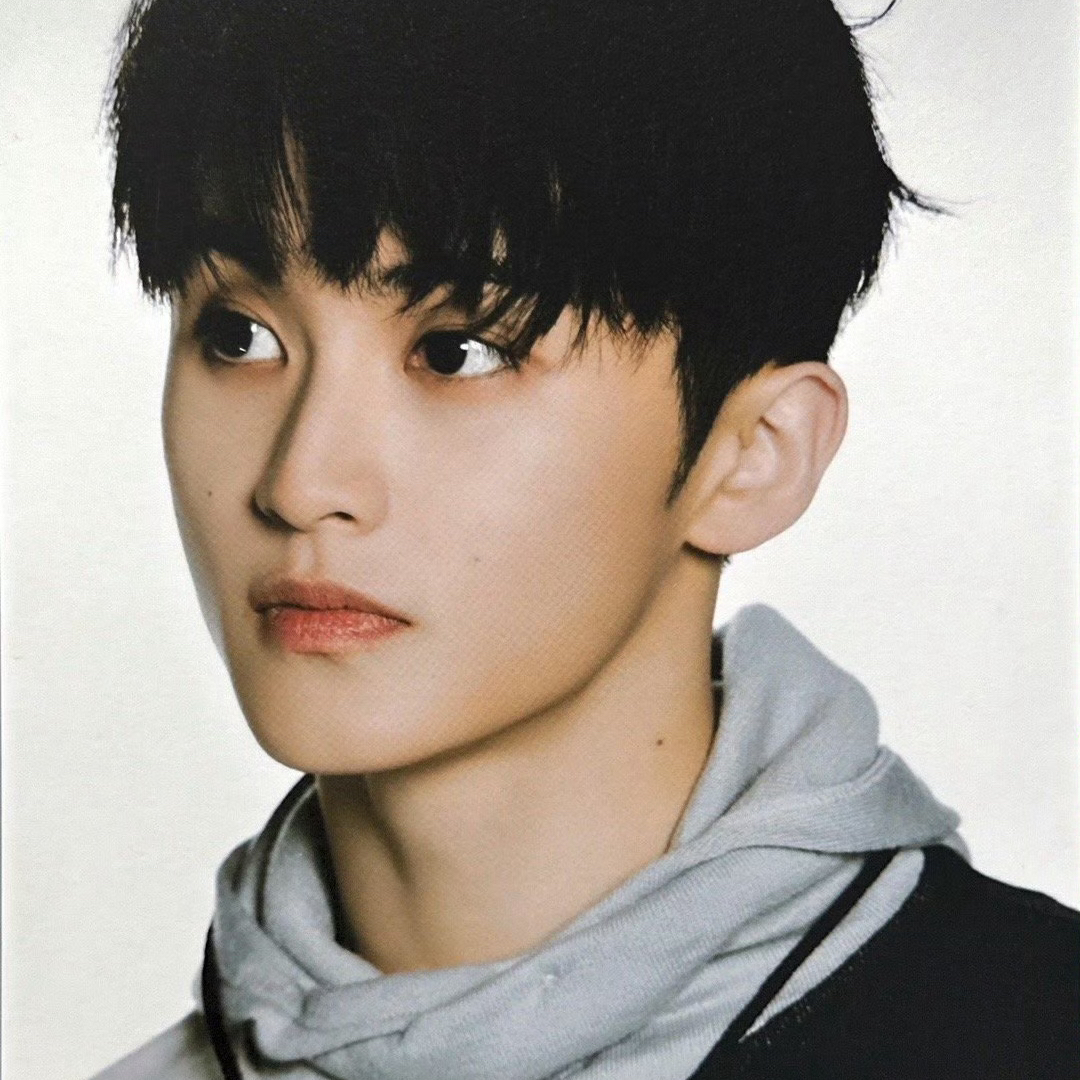A moment captured by Mark (NCT 127, NCT DREAM)'s fan