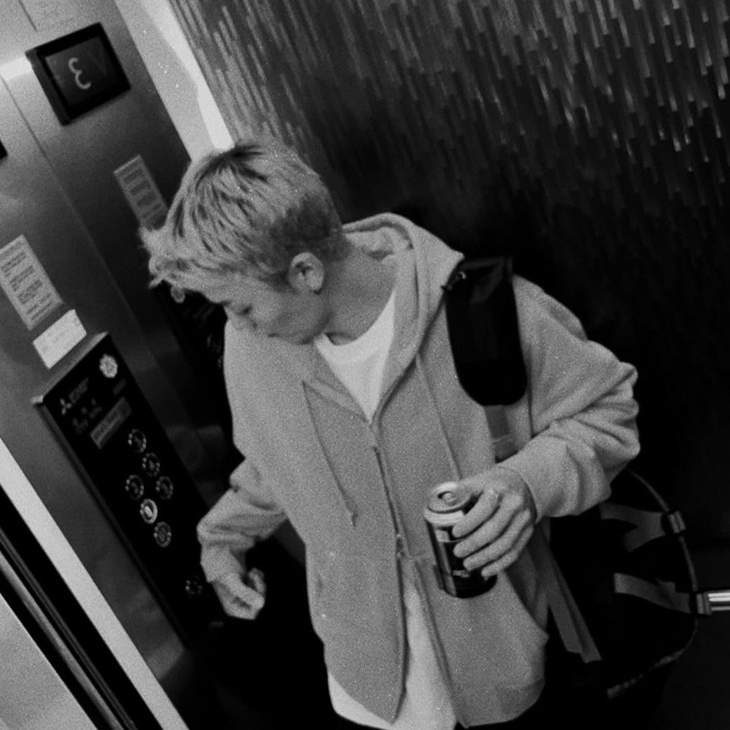 Behind-the-scenes cut of Chan (A.C.E)