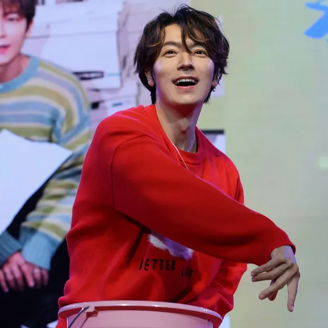 Behind-the-scenes cut of Donghae (Super Junior)