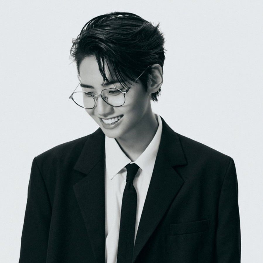 A moment captured by Lee Jinhyuk's fan