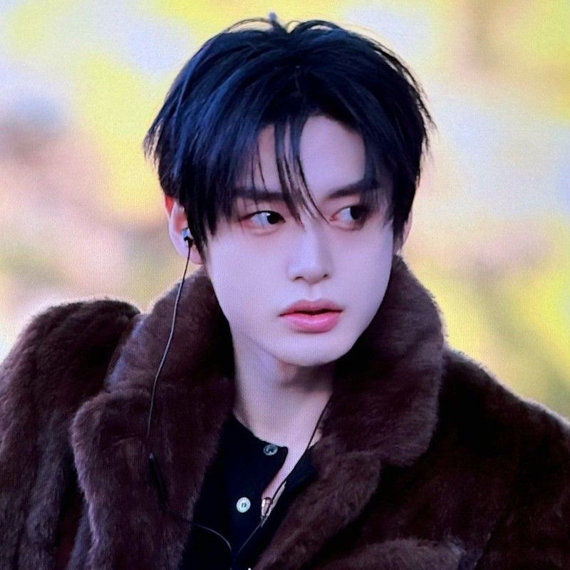 金地雄 (ZEROBASEONE)的幕后花絮