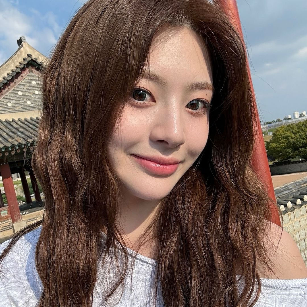 Recent activity shot of Seeun (STAYC)