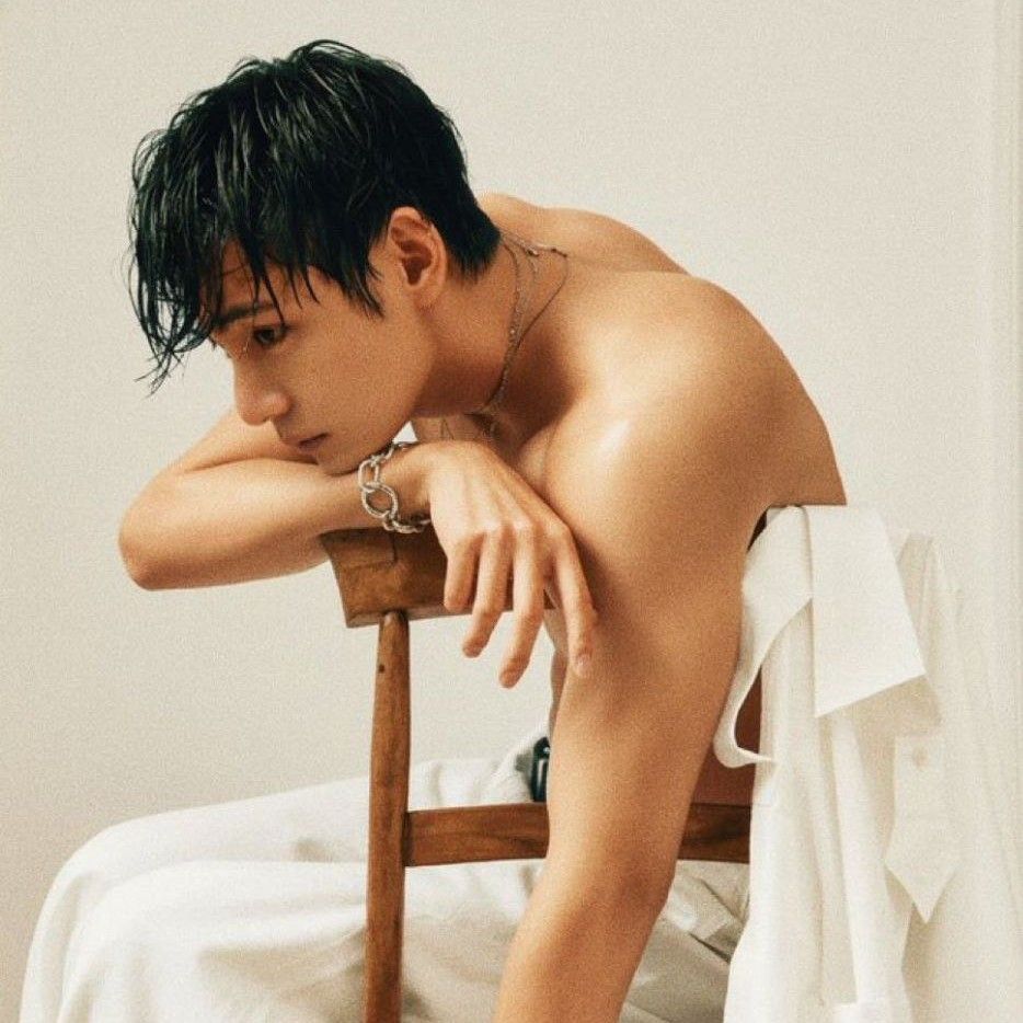 뷔 (방탄소년단)의 최신 사진