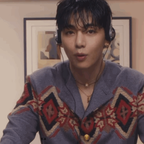 뷔 (방탄소년단)의 최신 사진