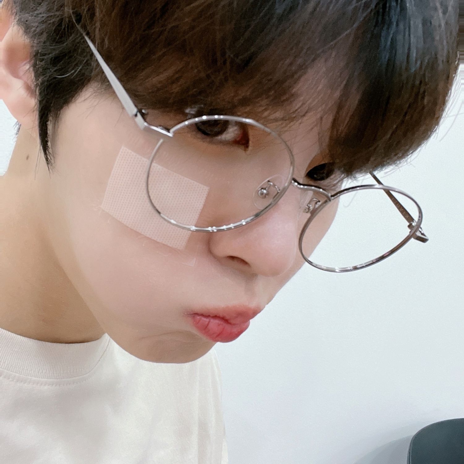 Behind-the-scenes cut of Kim Wooseok