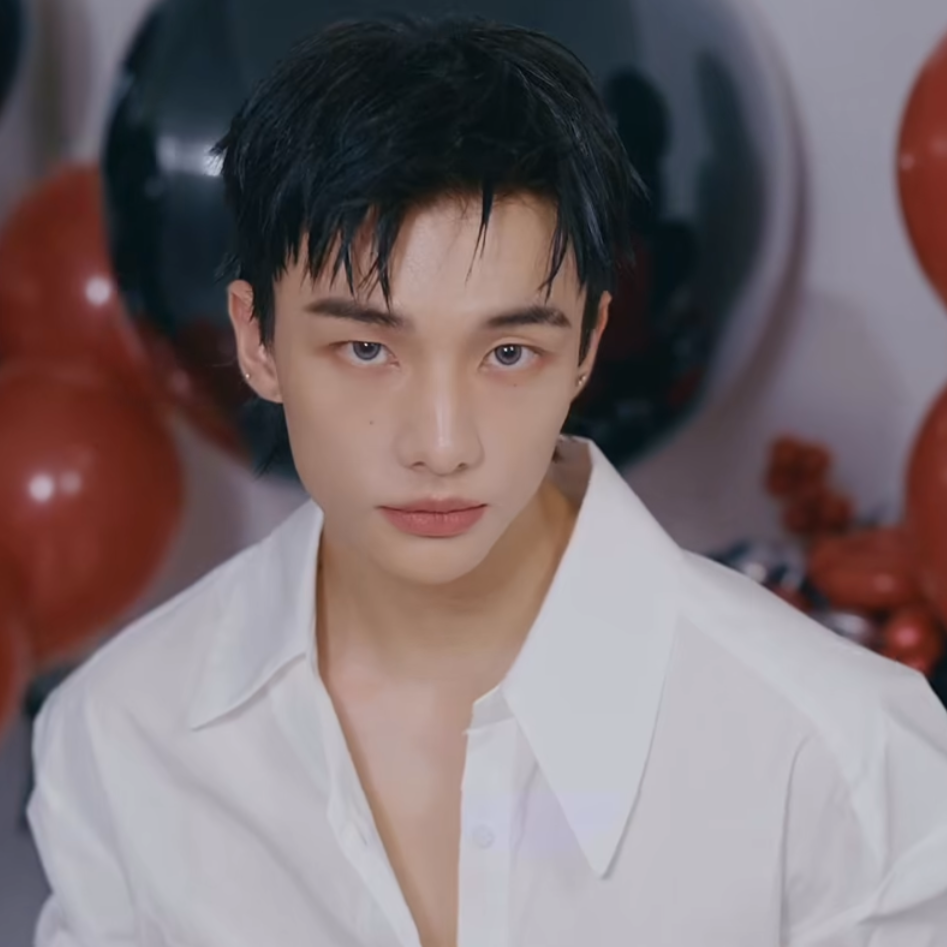 Latest photo of Hyunjin (Stray Kids)