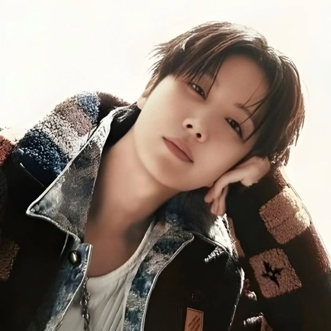 Foto terbaru j-hope (BTS)