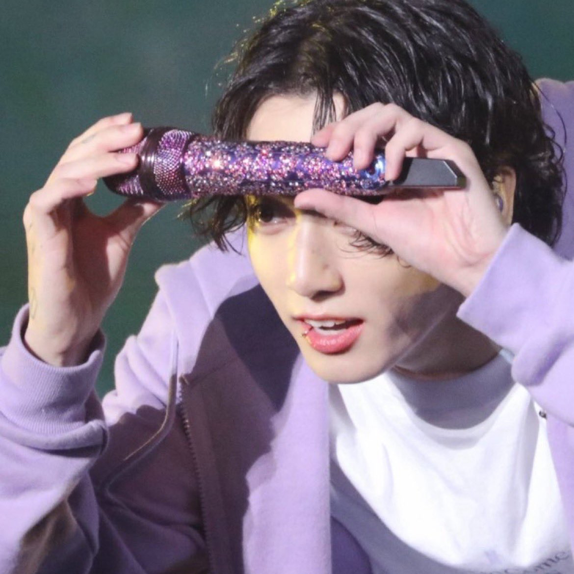 Foto aktivitas terbaru Jungkook (BTS)