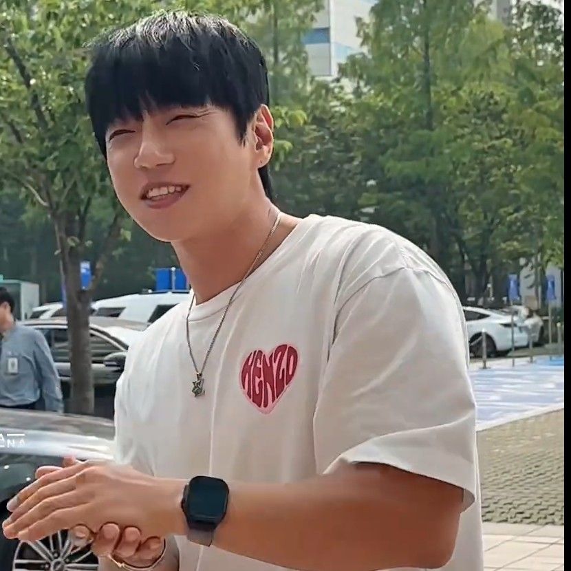Latest photo of Hwang Chiyeol