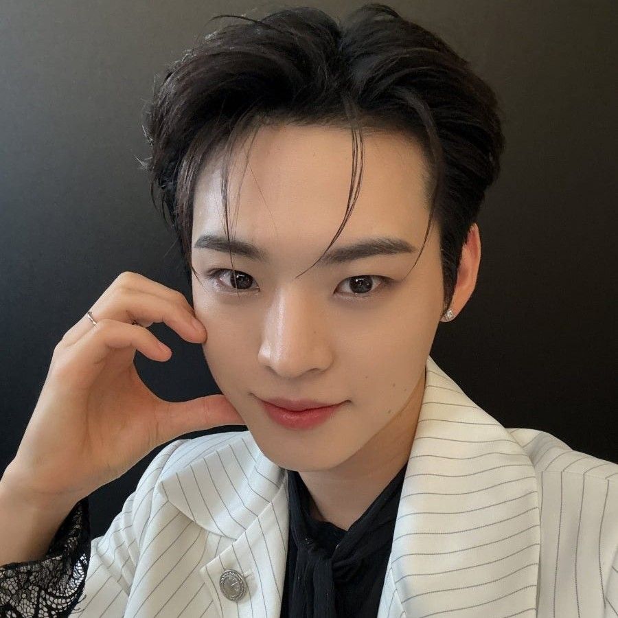 Latest photo of Hyojin (ONF)