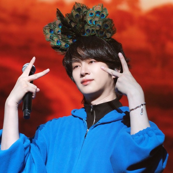 Signature photo of Heechul (Super Junior) capturing their charm