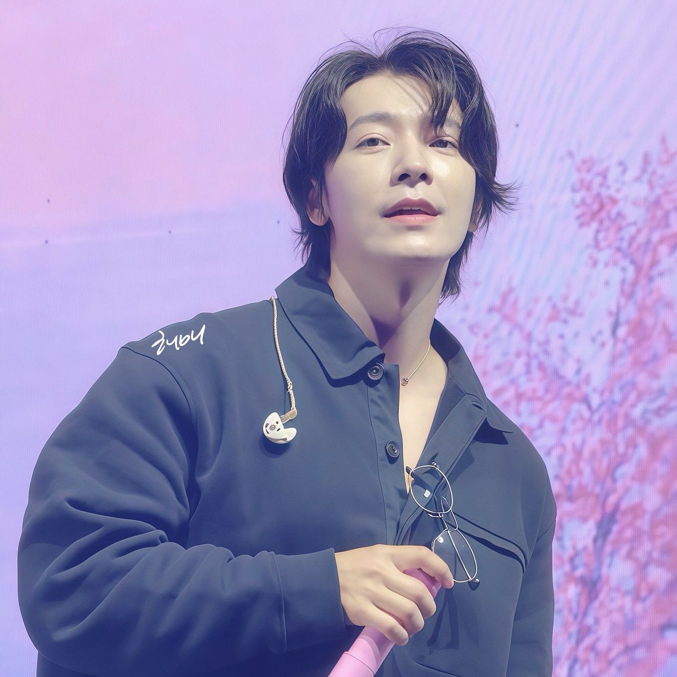 A moment captured by Donghae (Super Junior)'s fan
