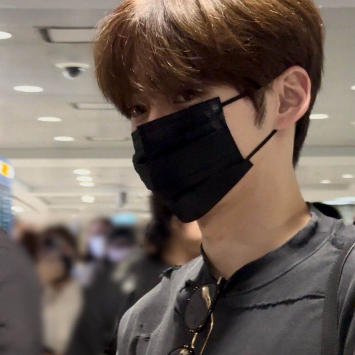 Foto aktivitas terbaru Sung Hanbin (ZEROBASEONE)