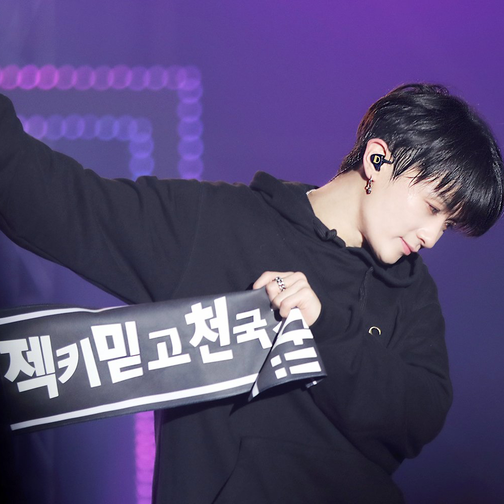 Recent activity shot of SECHSKIES