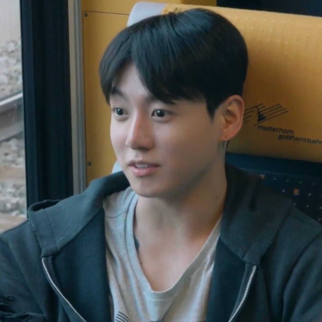 Foto aktivitas terbaru Jungkook (BTS)