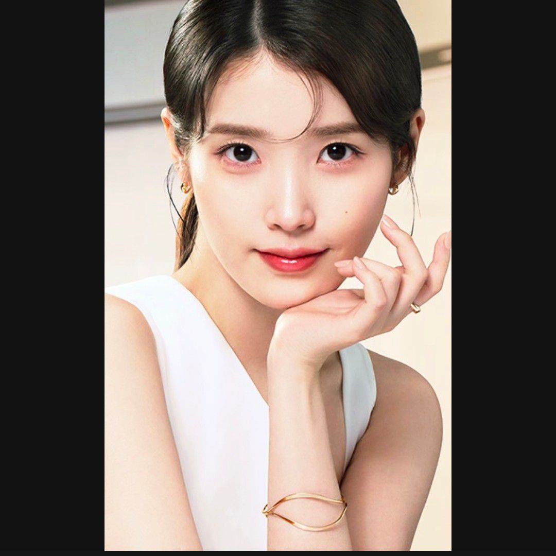 Behind-the-scenes cut of IU