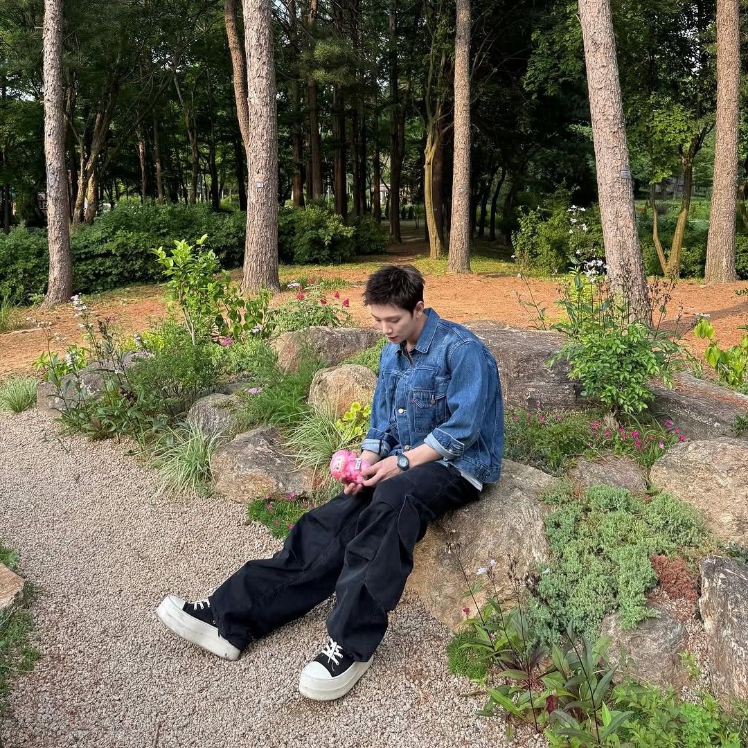 Recent activity shot of Joshua (SEVENTEEN)