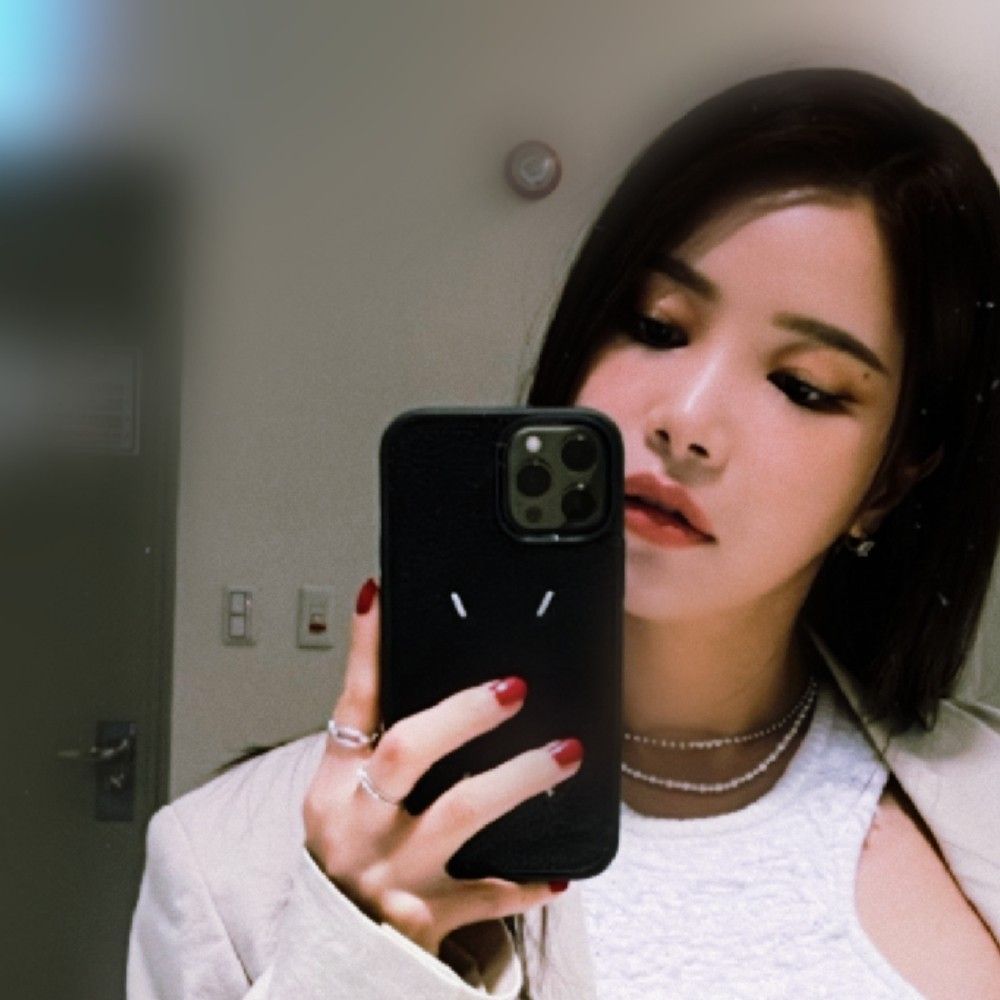 Latest photo of Solar (MAMAMOO)