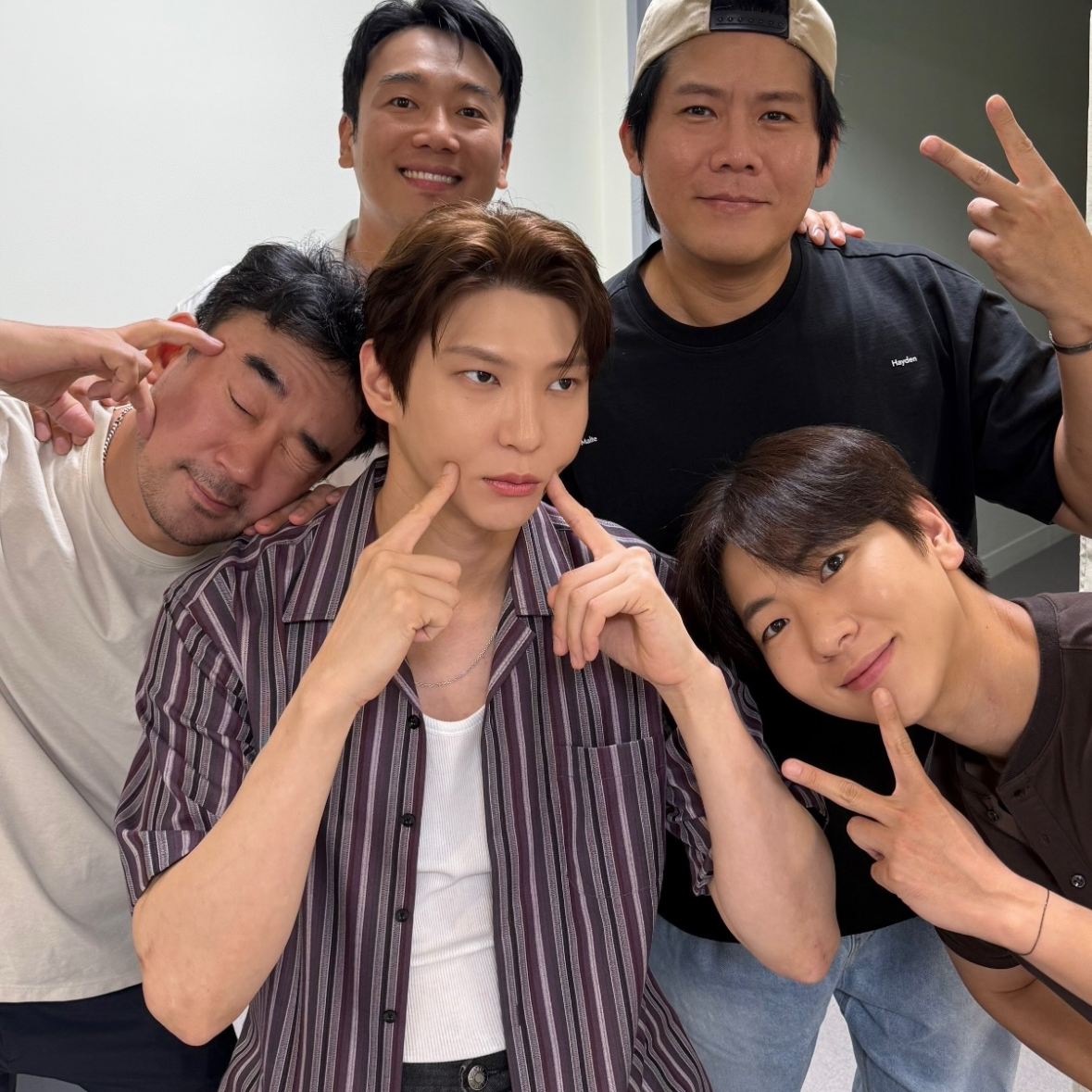 Recent activity shot of LEO (VIXX)