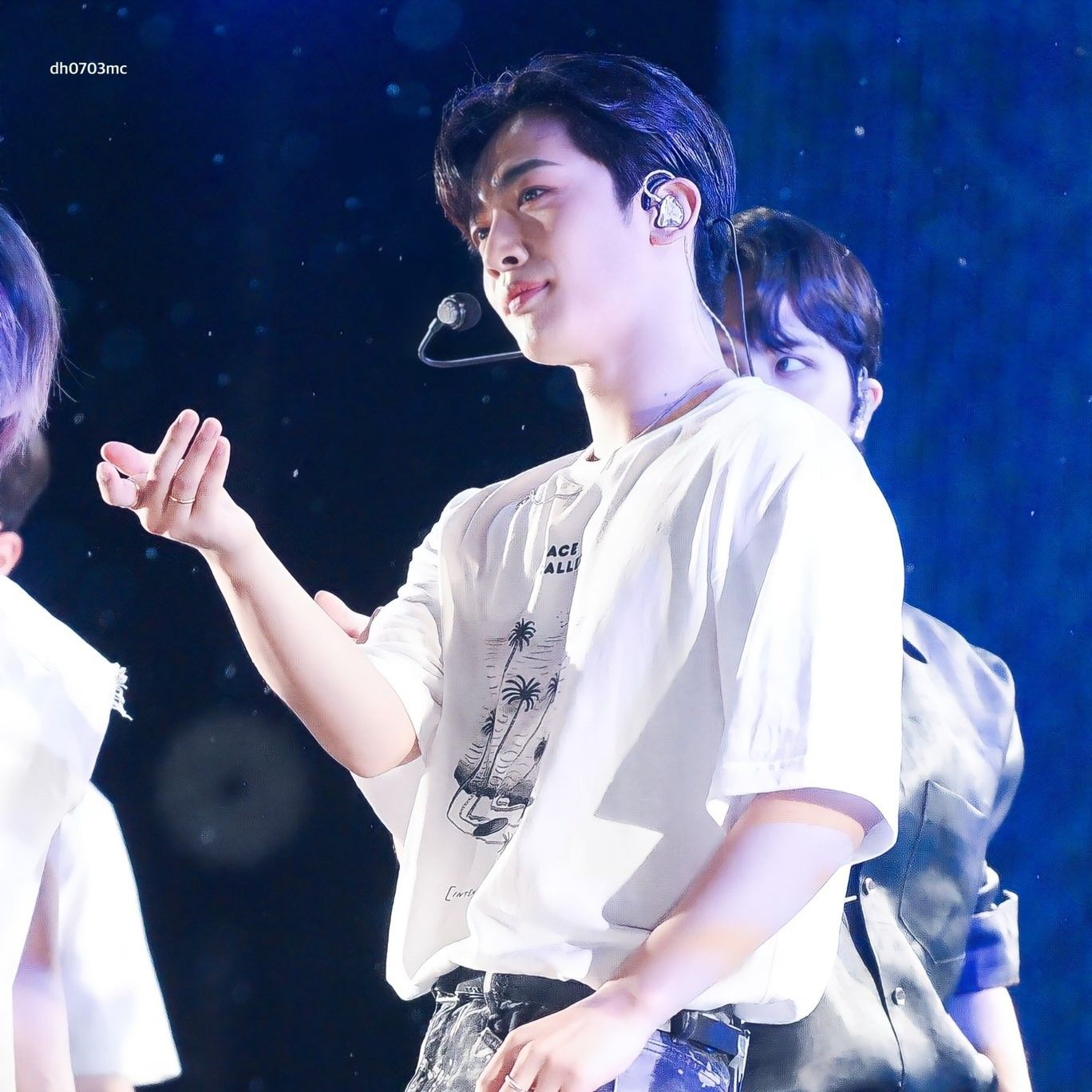 A moment captured by Kim Yohan (WEi)'s fan