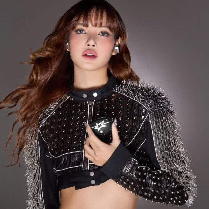 Lisa (BLACKPINK)的最新照片