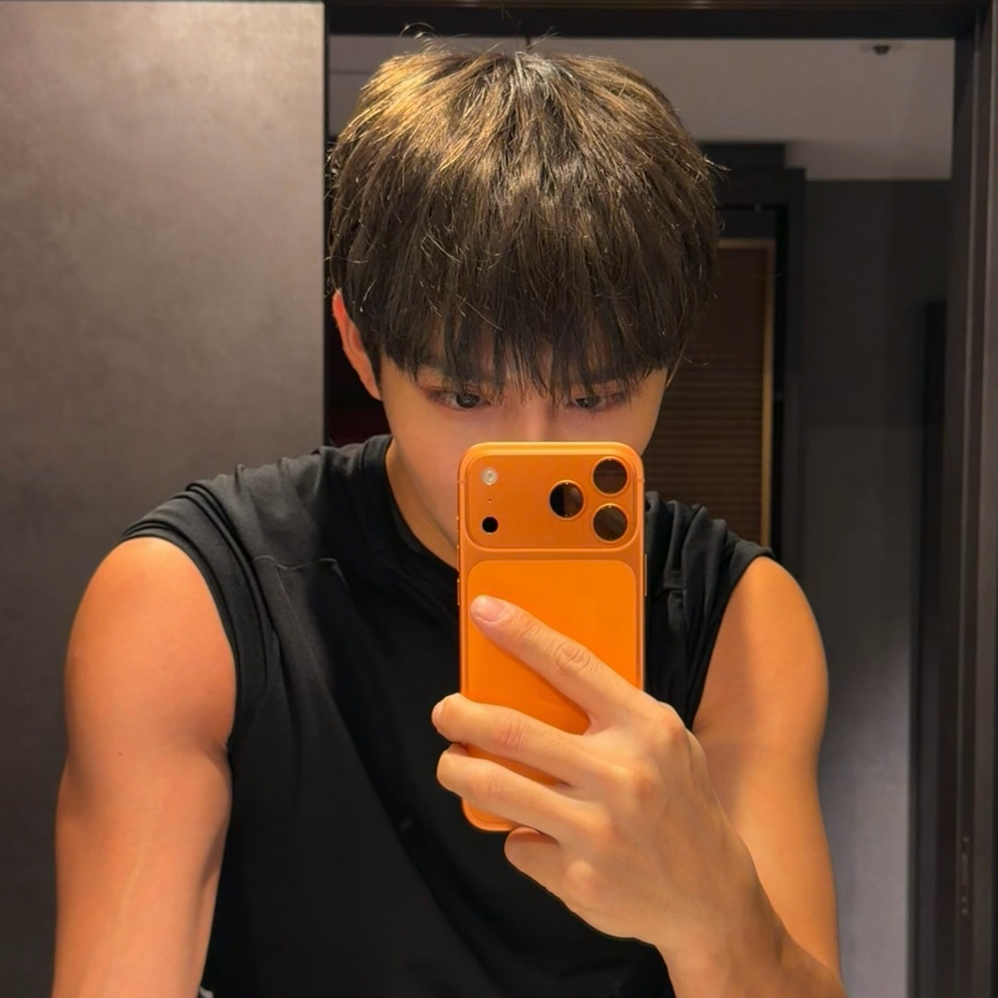 Behind-the-scenes cut of Seunghun (B.D.U)