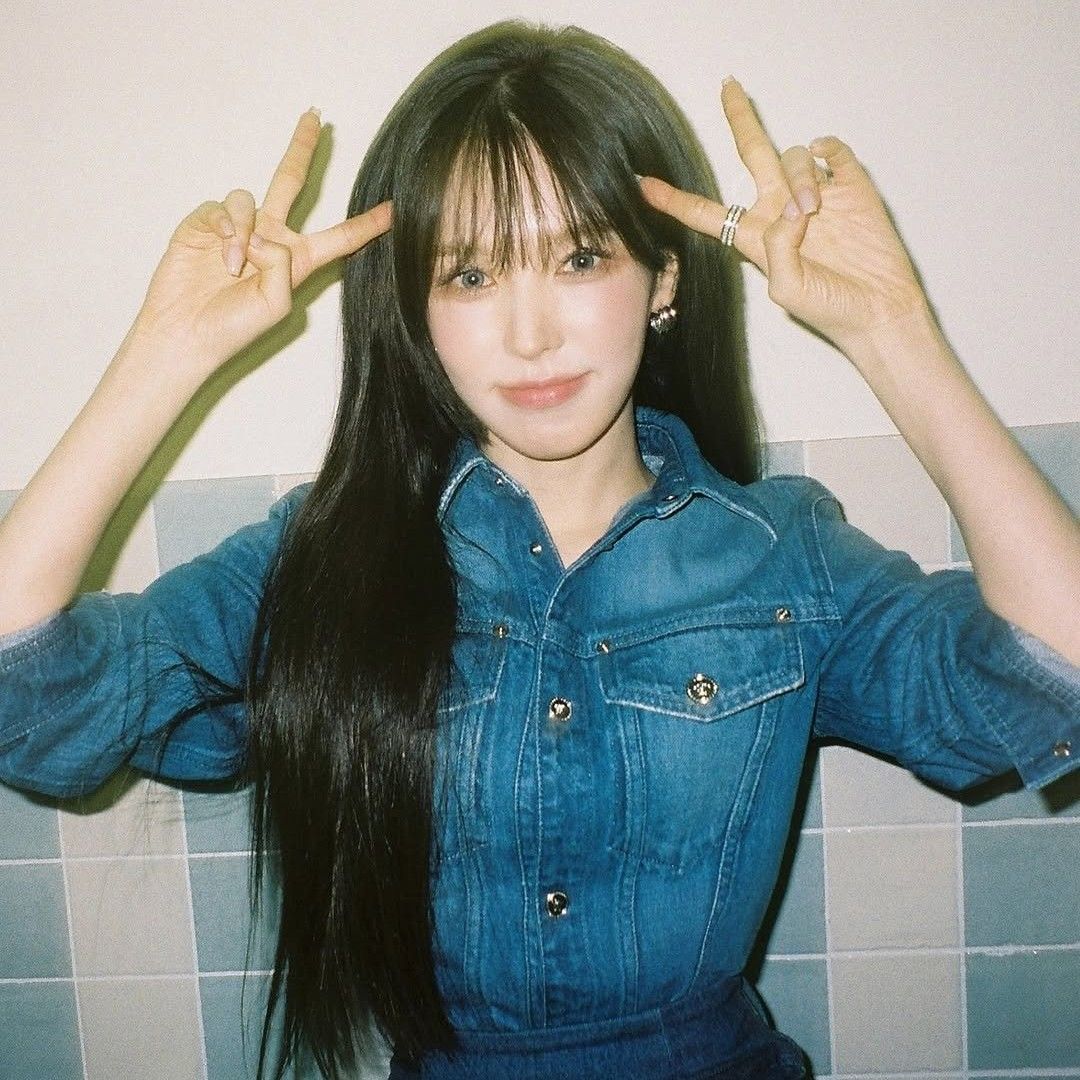 Behind-the-scenes cut of Wendy (Red Velvet)