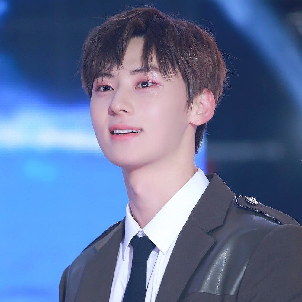 Behind-the-scenes cut of Hwang Minhyun