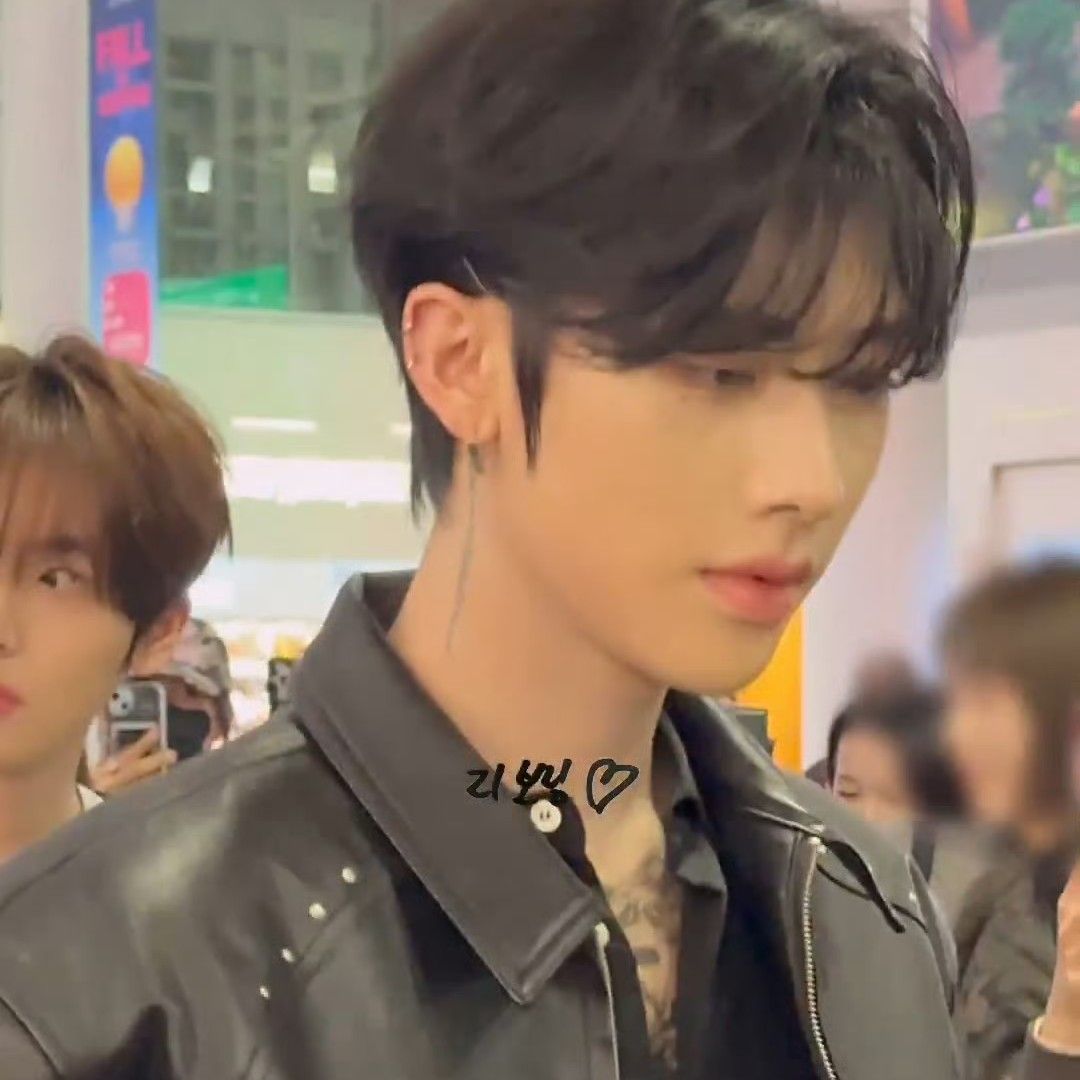 A moment captured by Ricky (ZEROBASEONE)'s fan