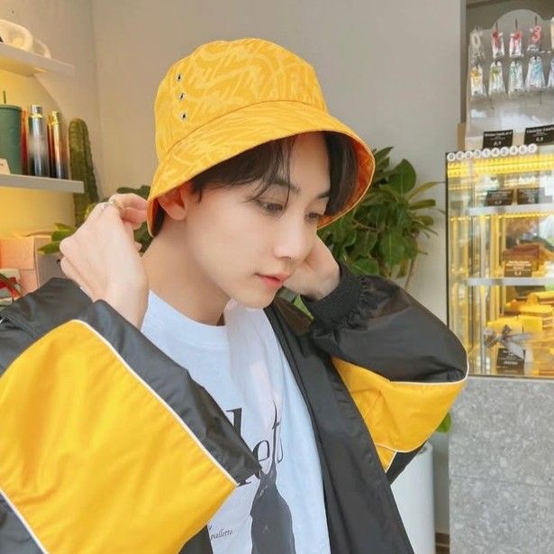 Recent activity shot of Jeonghan (SEVENTEEN)
