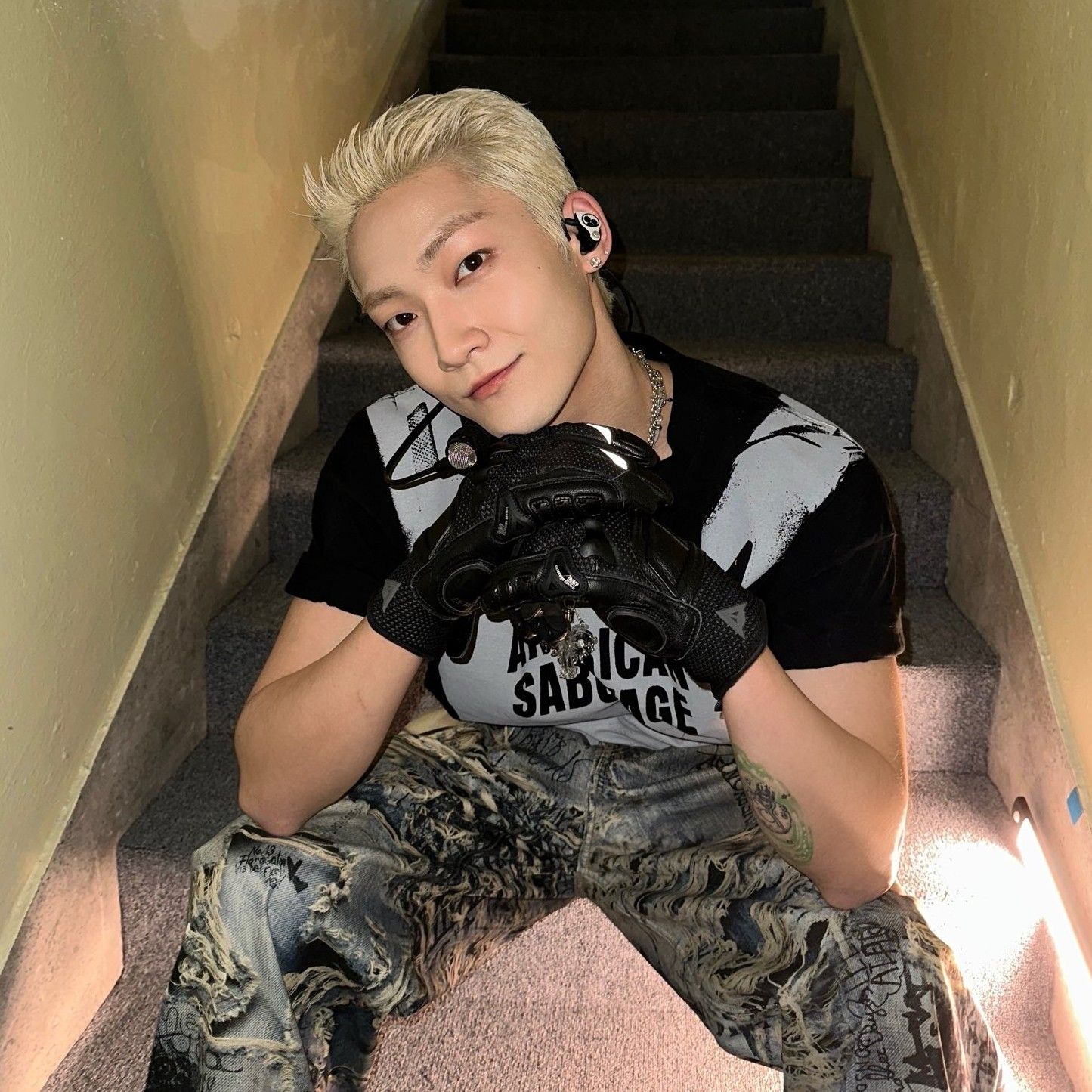 Behind-the-scenes cut of Kevin (THE BOYZ)