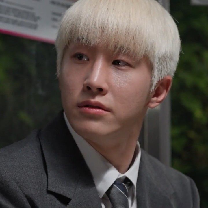 Latest photo of Jinjin (ASTRO)