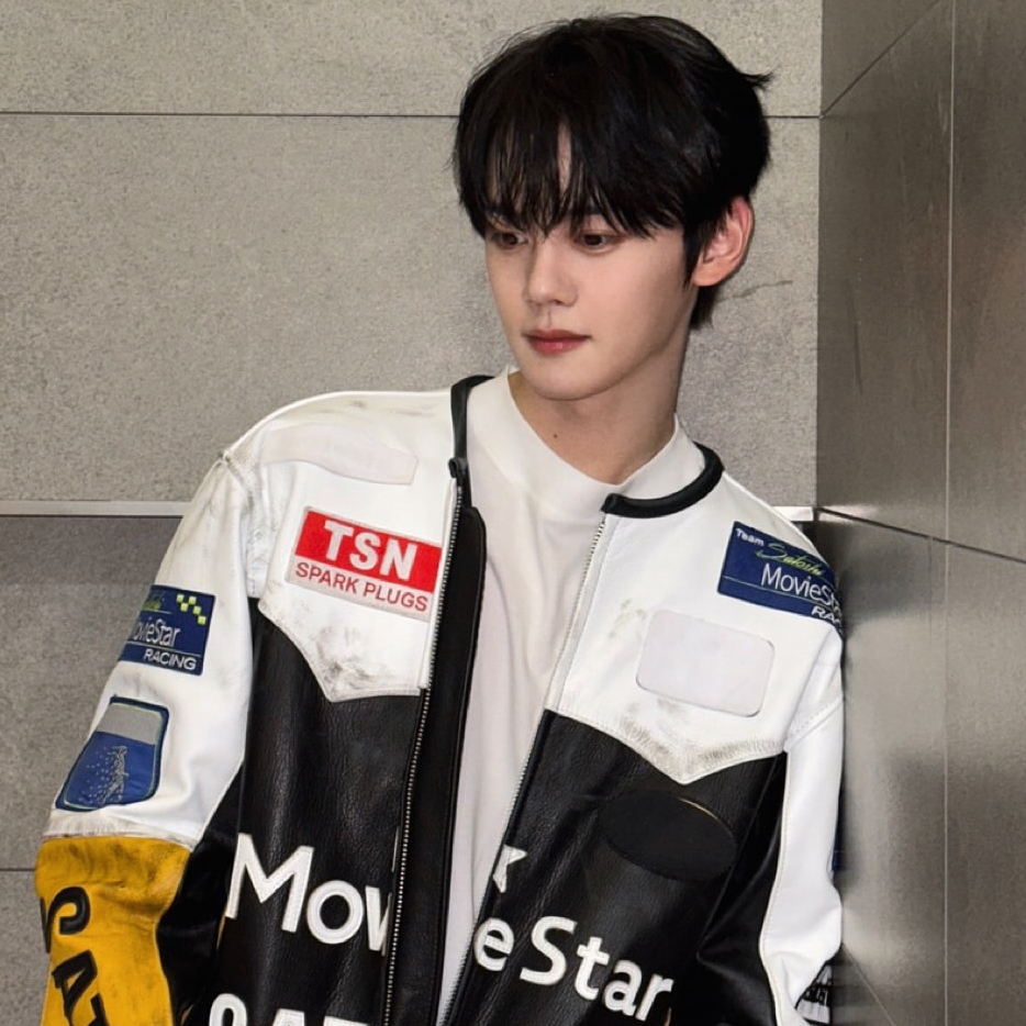 A moment captured by Kim Gyuvin (ZEROBASEONE)'s fan