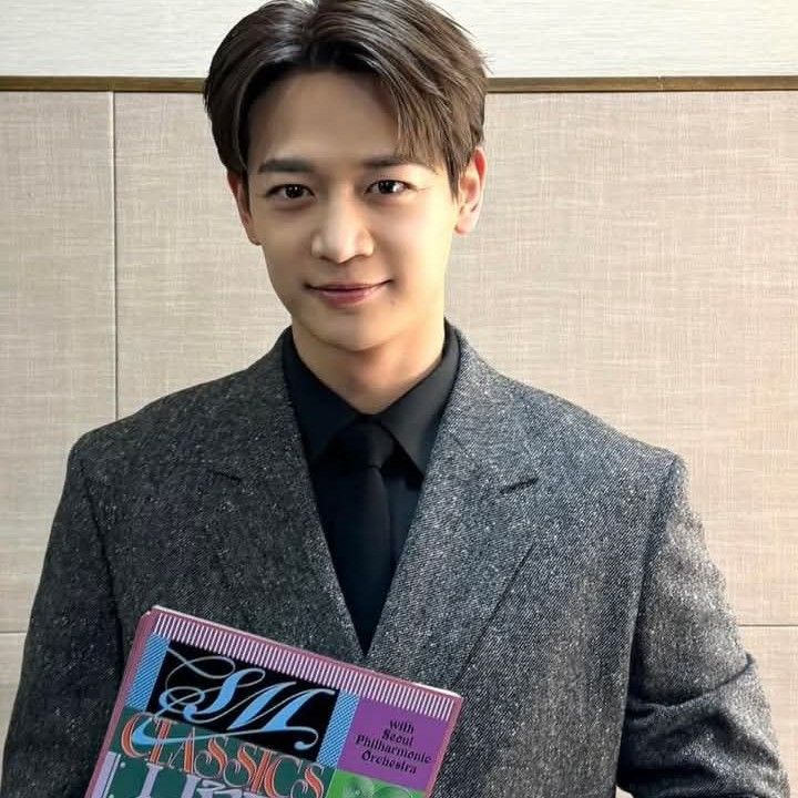 Behind-the-scenes cut of Minho (SHINee)