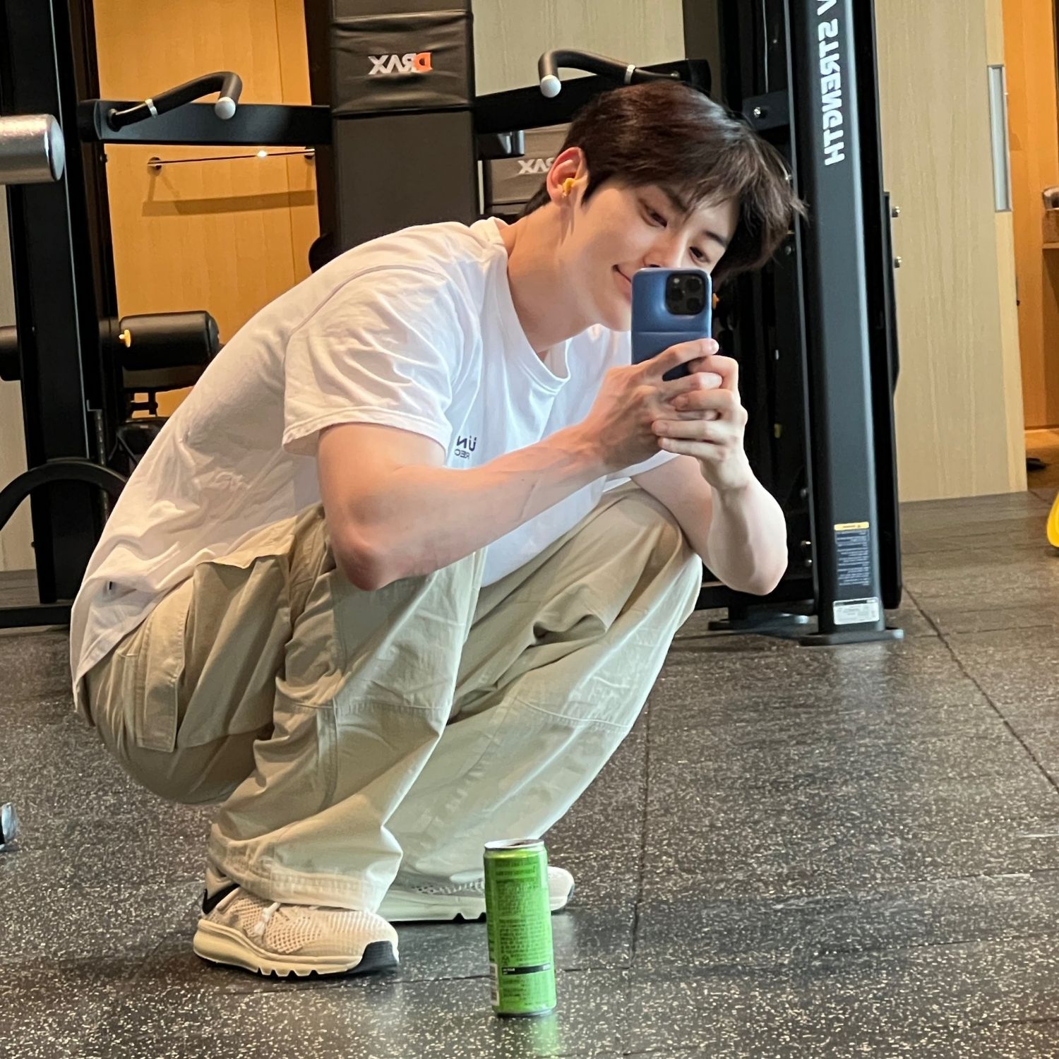 A moment captured by Hwang Minhyun's fan