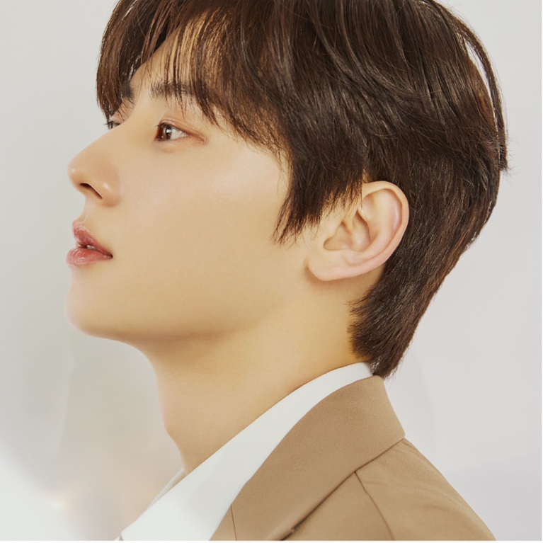 A moment captured by Hwang Minhyun's fan