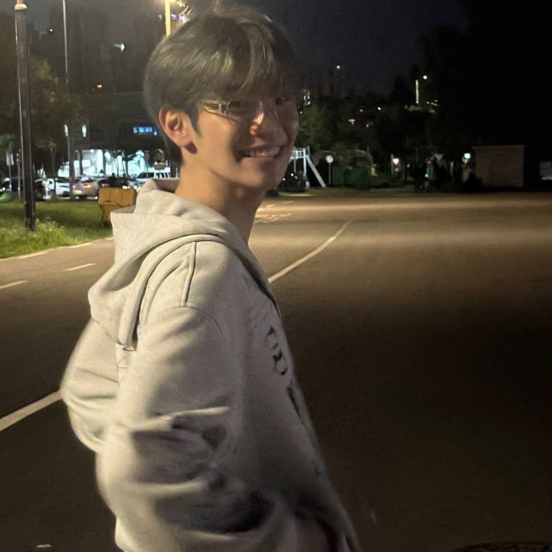 Latest photo of Kim Taerae (ZEROBASEONE)