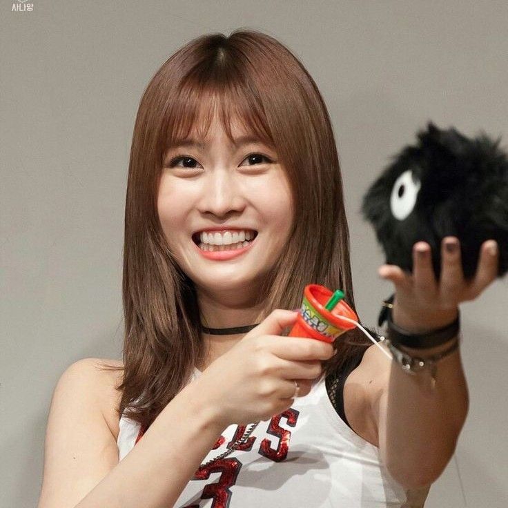 Foto terbaru Momo (TWICE)