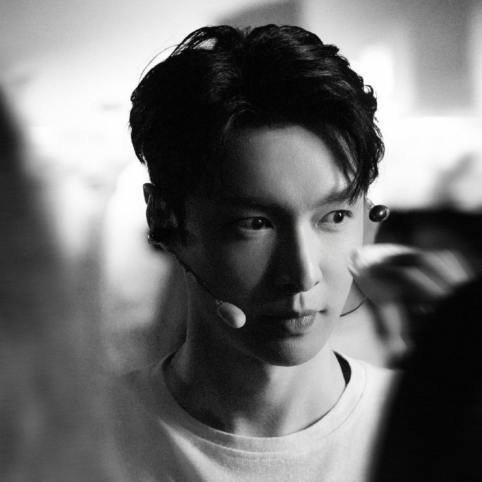 Latest photo of Lay (EXO)