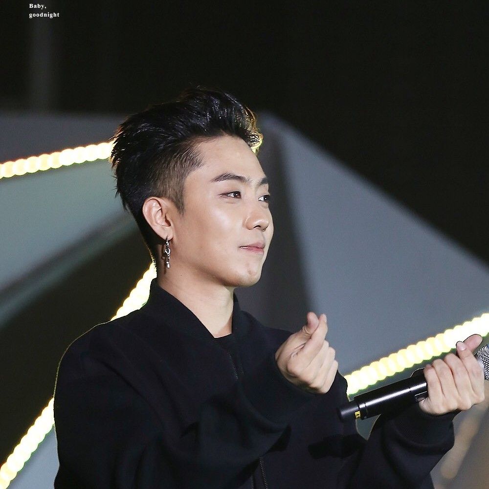 A moment captured by Eun Jiwon (SECHSKIES)'s fan