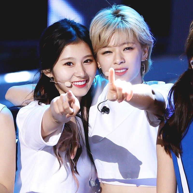 Foto aktivitas terbaru TWICE