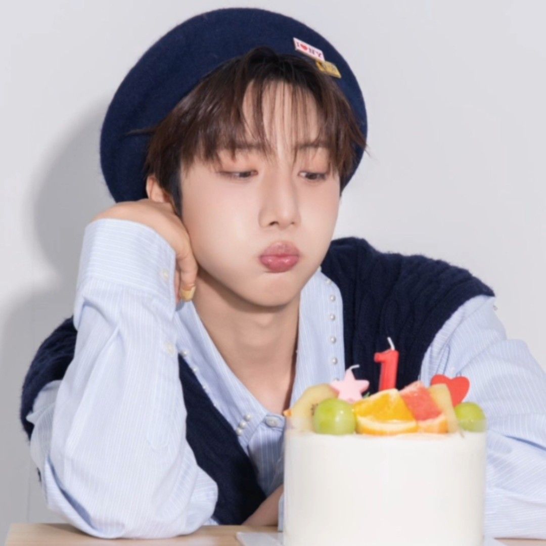 Latest photo of Hui (PENTAGON)
