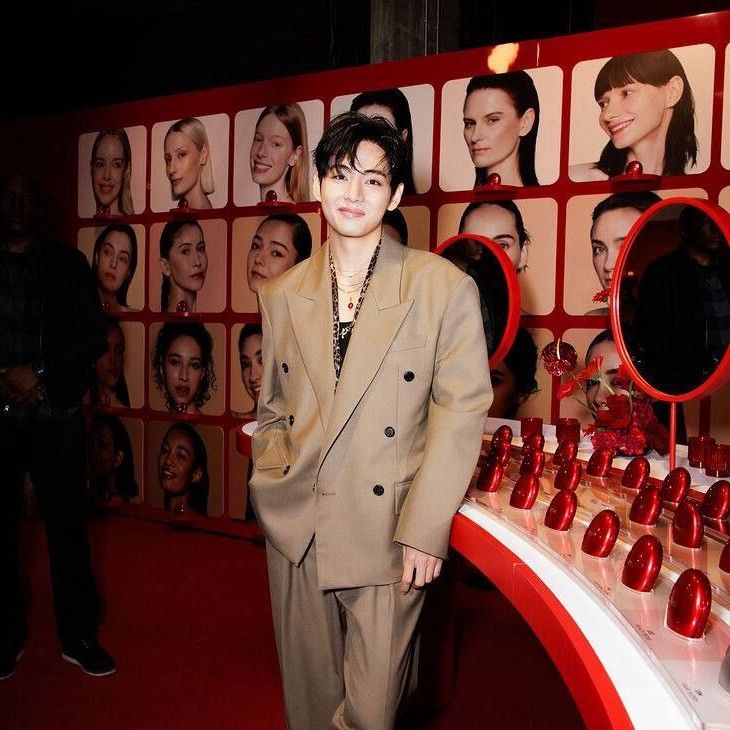 Behind-the-scenes cut of V (BTS)