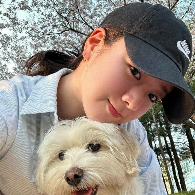 A moment captured by Yoon Bomi (Apink)'s fan