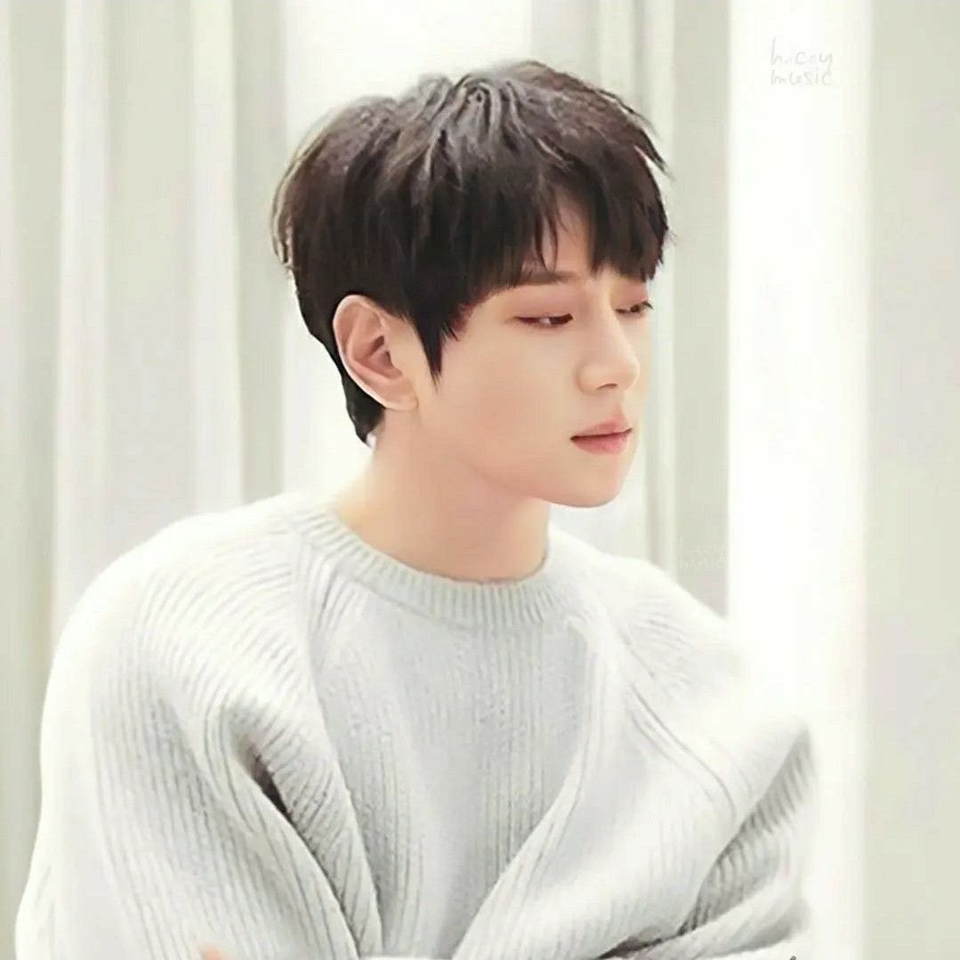 Recent activity shot of Hwang Chiyeol